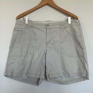 Columbia Khaki Shorts Sz 14